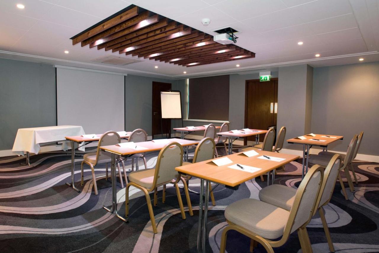 Sandman Signature London Gatwick Hotel